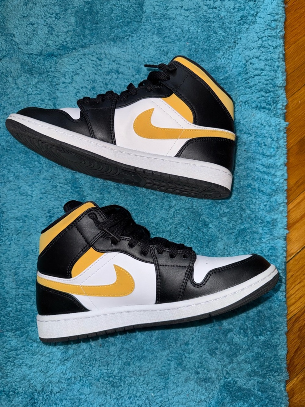 Air Jordan 1 Mid - Picture 8 of 9